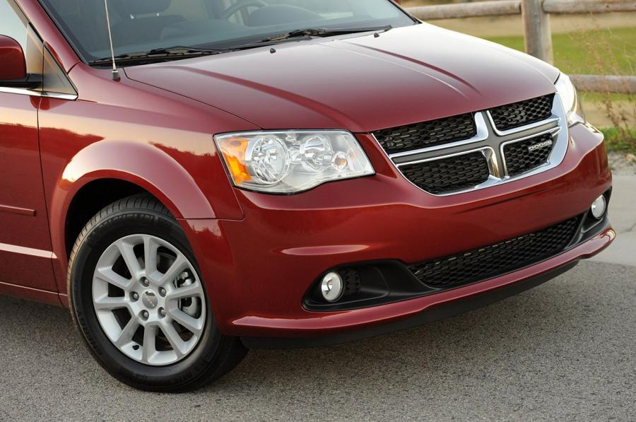  Dodge Grand Caravan 2011 года  (фото 2 из 83)